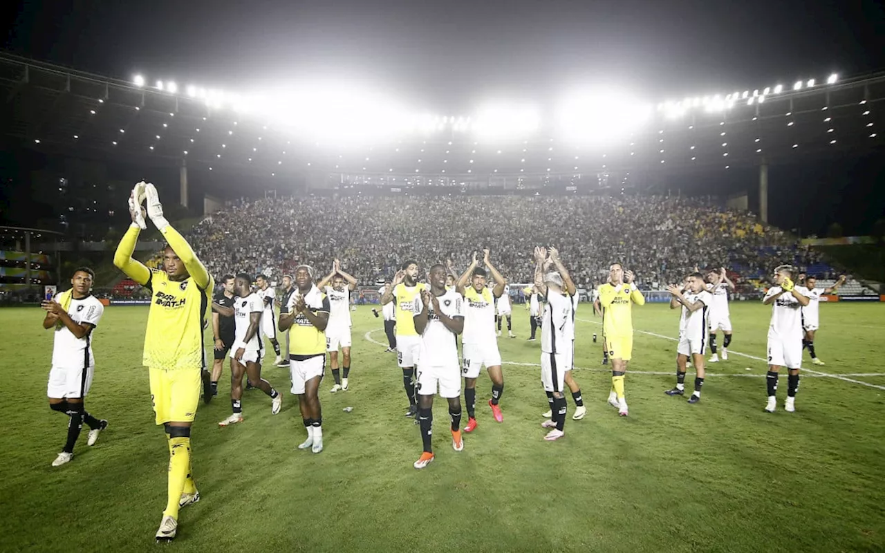 Artur Jorge e Marlon Freitas comandam preleção antes da vitória do Botafogo