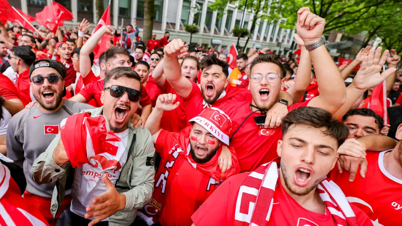 Dortmund ist rot statt gelb: Türkei-Fans feiern vor ihrem Auftaktspiel