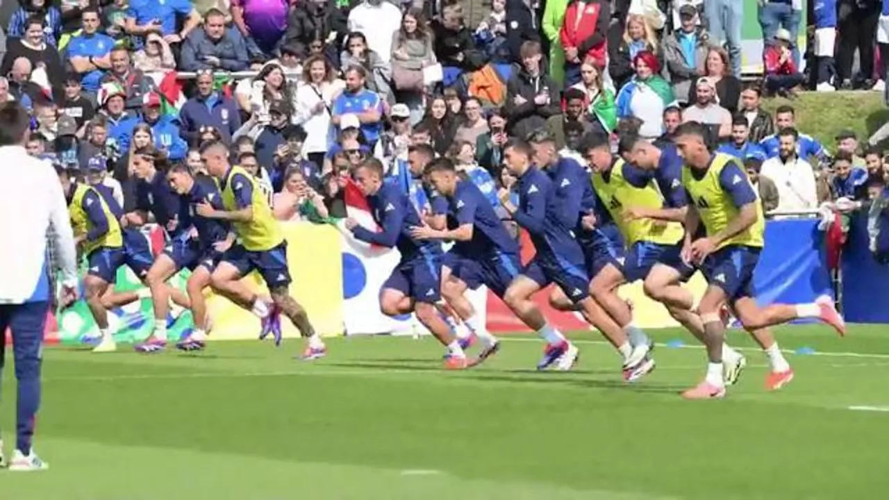 Azzurri in campo: oltre 5mila fan in delirio per il primo allenamento in Germania