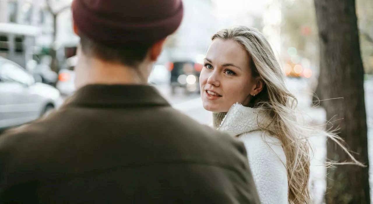 Le donne con difficoltà economiche preferiscono uomini con tratti femminili: sono più leali e pronti a impegna