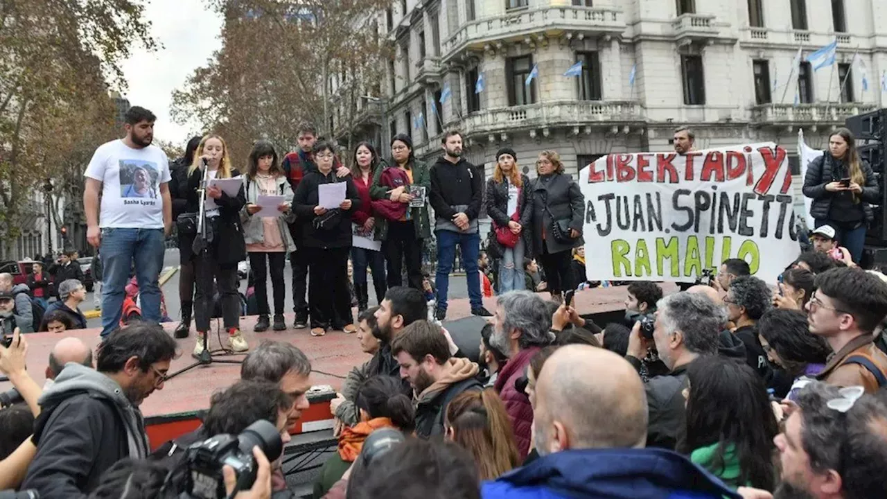 Javier Milei: Detenidos En El Congreso: Movilización En Casa Rosada ...