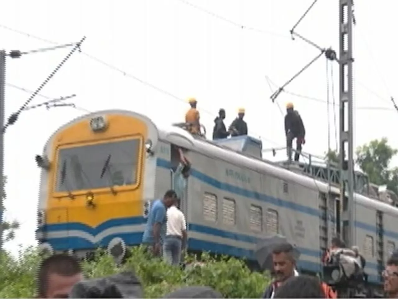 Kanchanjungha Express Accident: हादसे के बाद पटरियों की मरम्मत का काम पूरा, दोबारा शुरु हुआ आवागमन