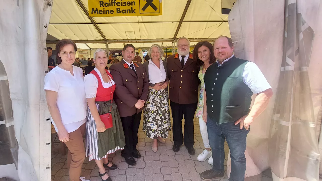 Gemütliches Beisammensein beim Frühschoppen in Warth