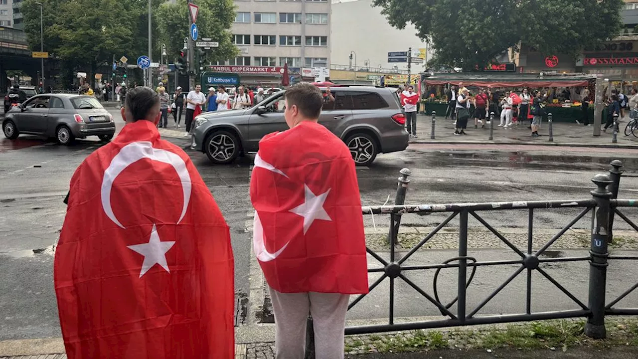 Uitgelaten feest in 'grootste Turkse stad buiten Turkije' na eerste EK-winst