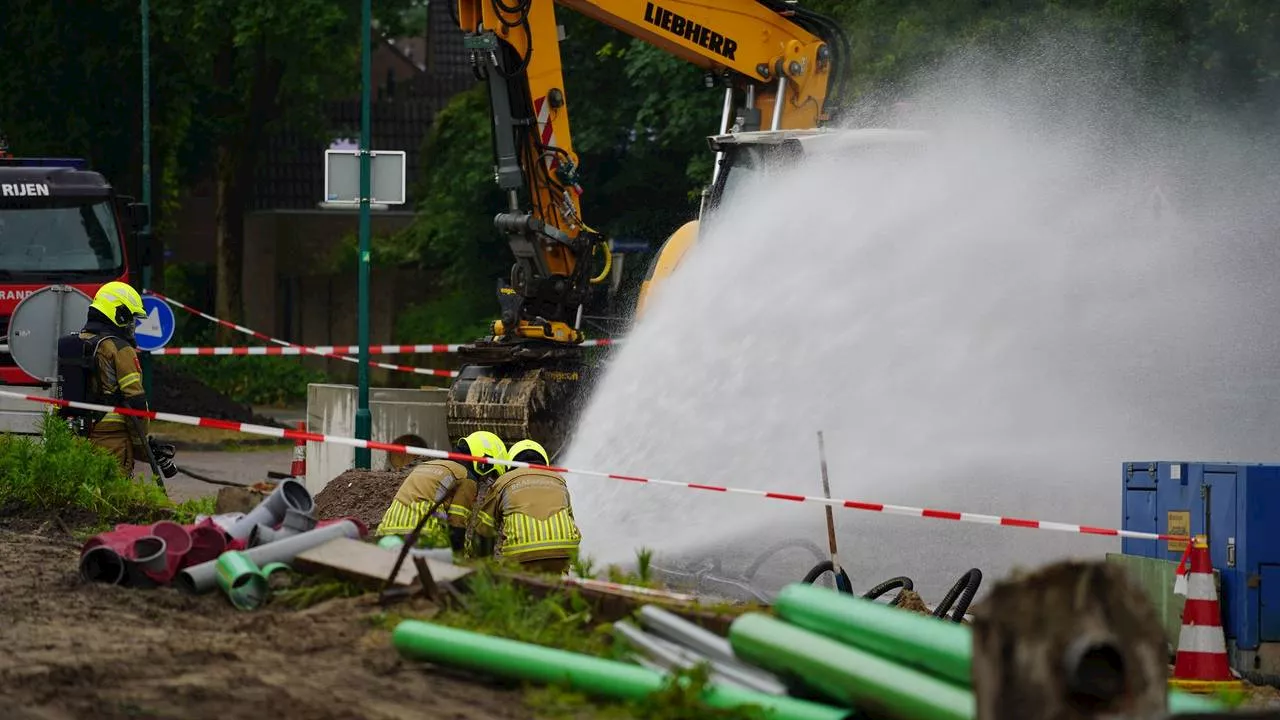 Groot gaslek en veel water, bewoners moeten binnen blijven