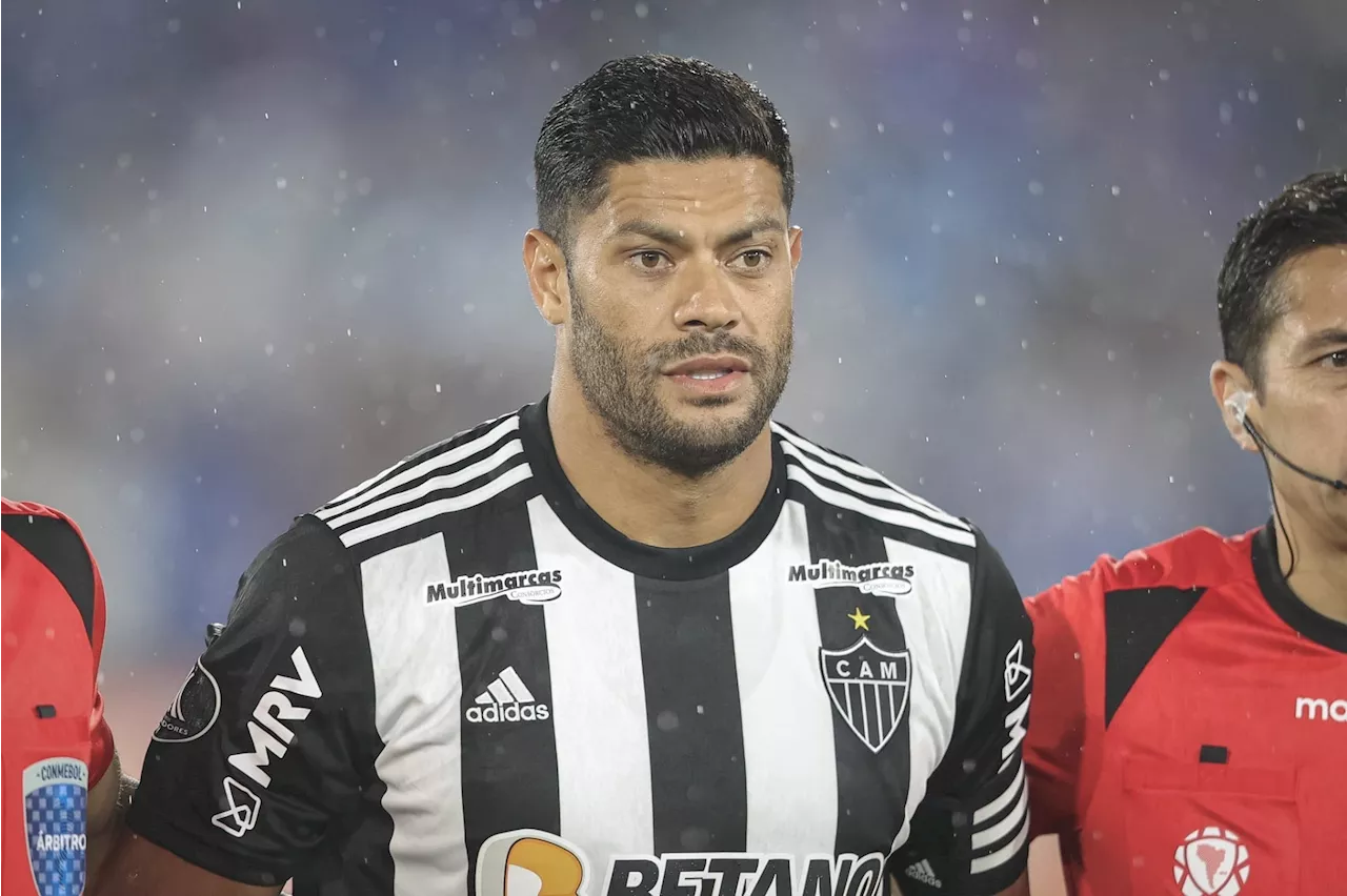 Hulk se revolta com arbitragem e acaba expulso contra Palmeiras ainda no 1º tempo