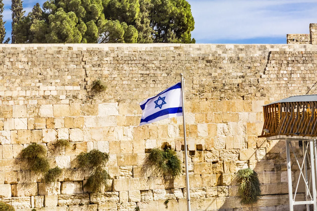 نائب رئيس بلدية القدس يدعو للتوقف عن جمع نفايات قنصلية فرنسا