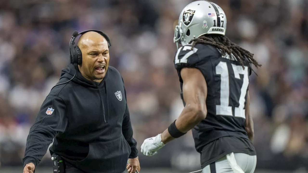 Las Vegas Raiders coach Antonio Pierce spending more time with the offense