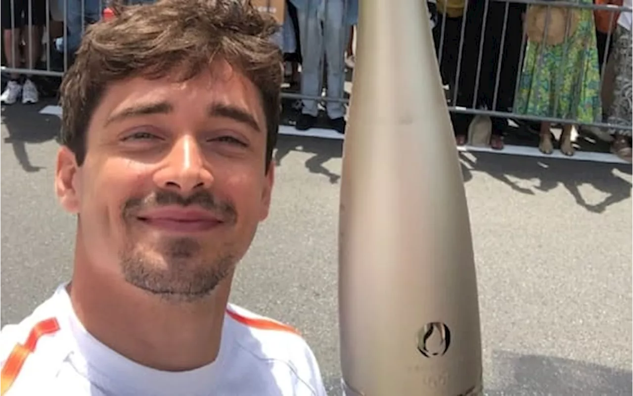 Leclerc porta la fiamma olimpica: tedoforo nella tappa di Monaco