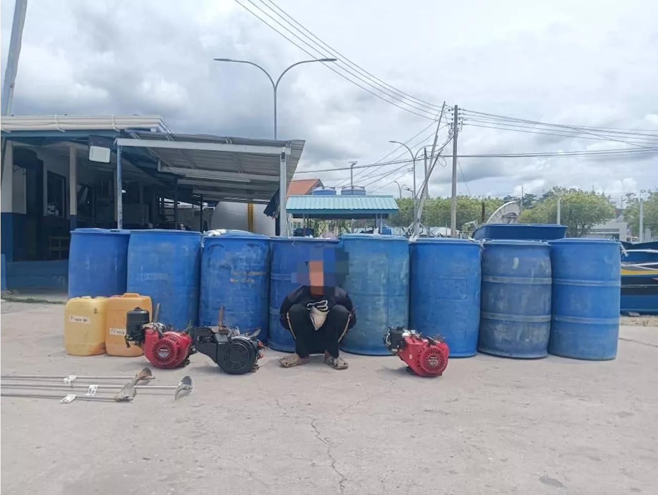 Suspected smuggler nabbed, two flee during Kudat op