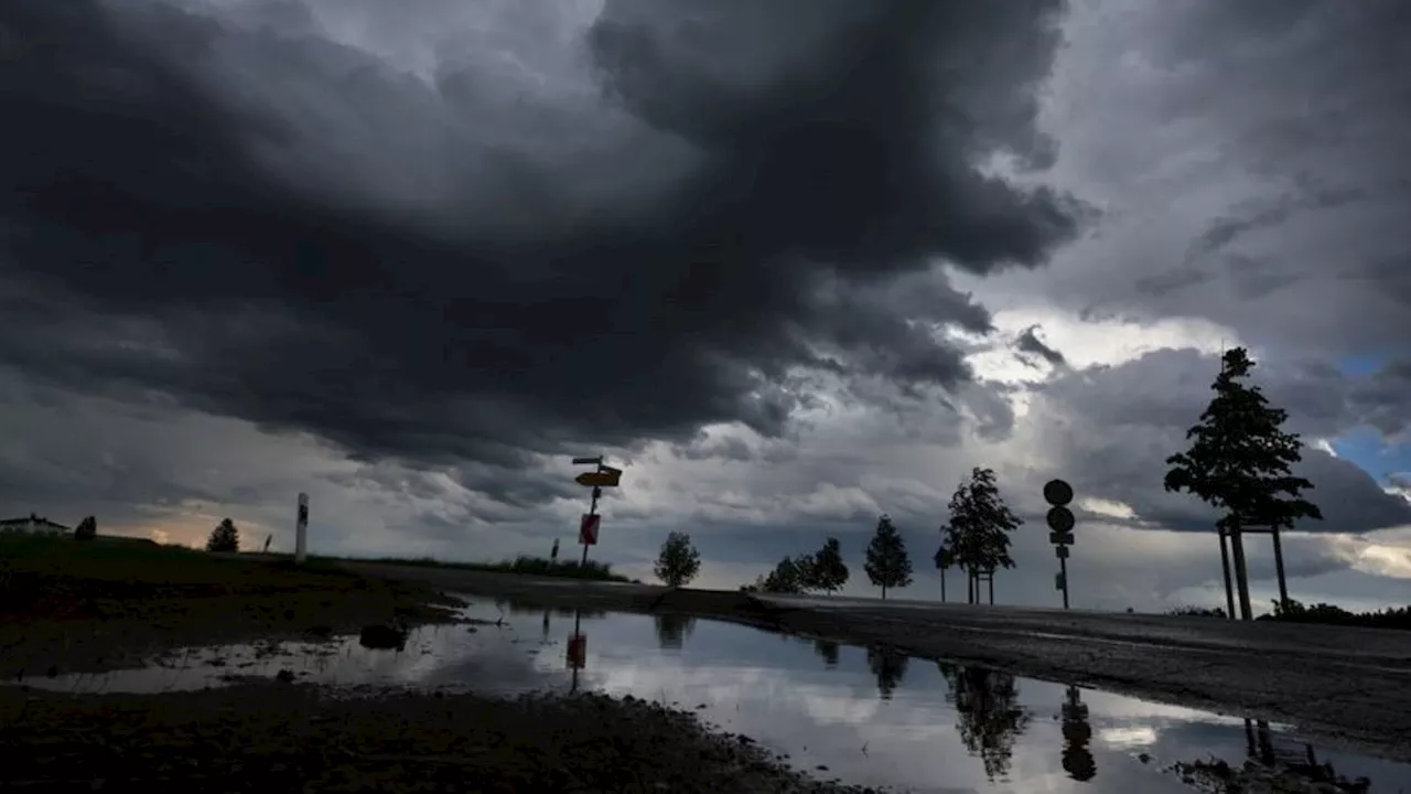 Unwetter: Drohende Unwetter in Deutschland - EM-Fanzonen geschlossen