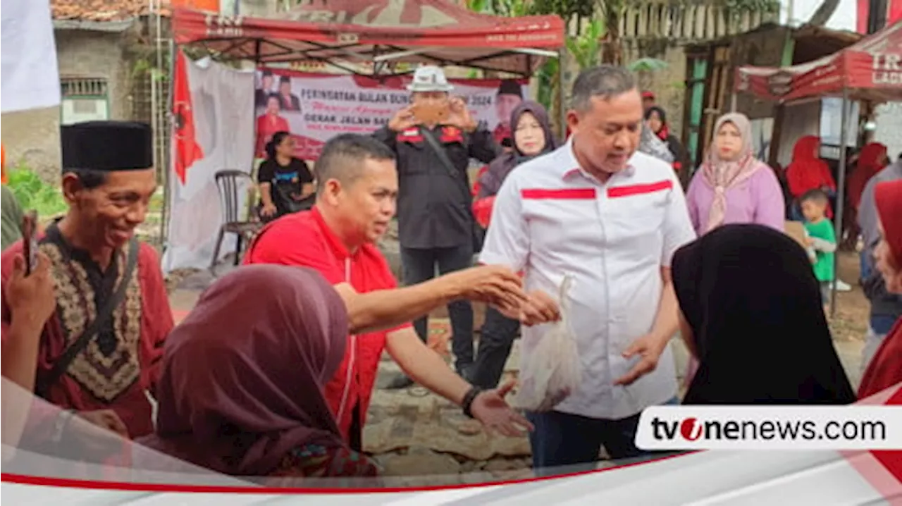 Bagikan Daging Matang, Tri Adhianto Pelopori Tradisi Baru Berkurban