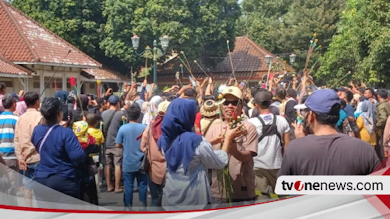 Keseruan Warga Hingga Turis Berebut Gunungan dalam Grebeg Besar Keraton Yogyakarta