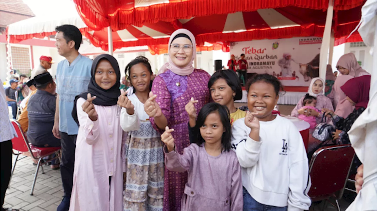 Momen Bupati Indramayu Nina Agustina Nyate Bareng Warga