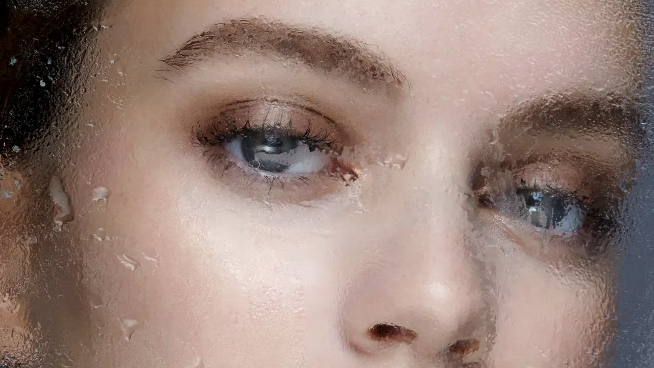 Very Cool: All The Benefits of Using Ice on Your Skin