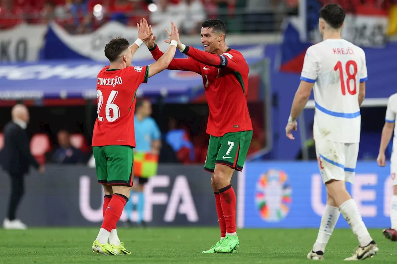 Portugal remontó y venció 2-1 a República Checa en Eurocopa con un gol al último minuto