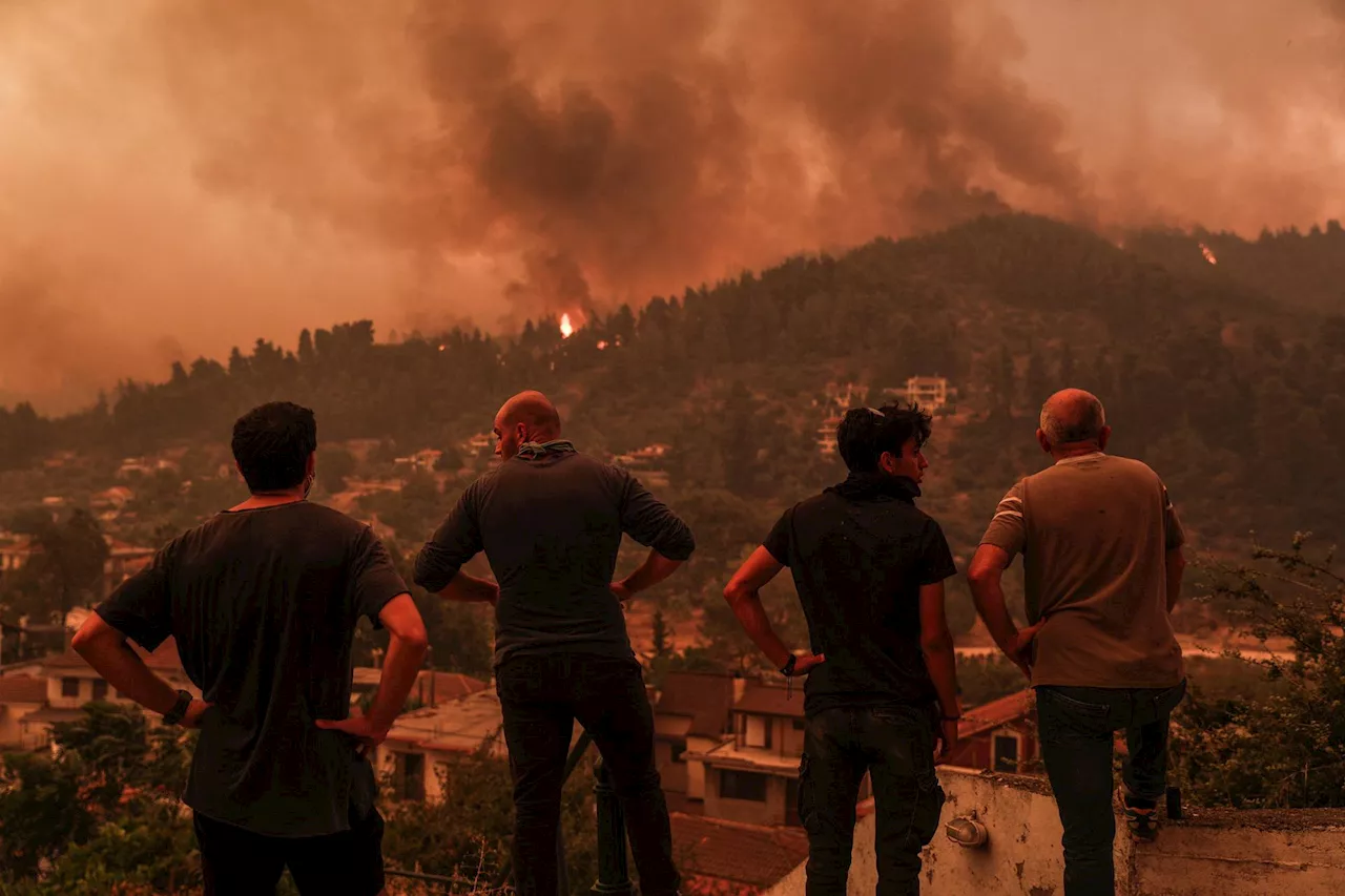 Grecia in fiamme, è stato di massima allerta