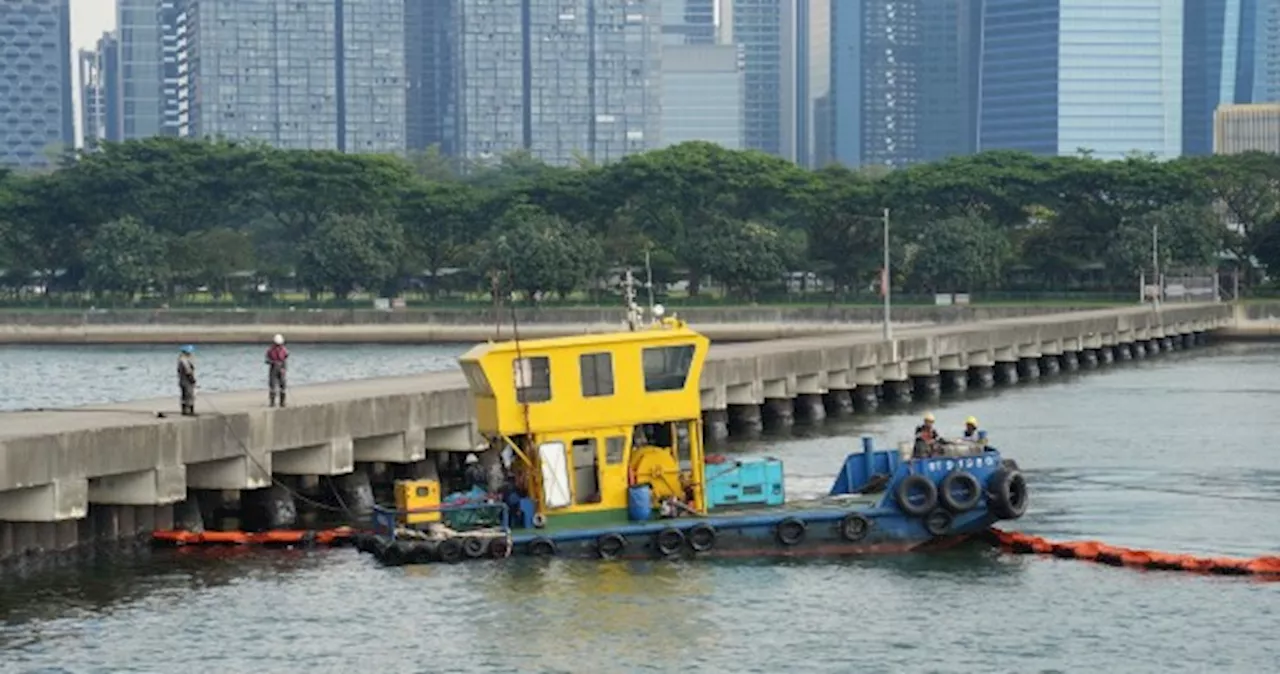 Oil spill incident not due to congestion at port, clean-up will take time: Chee Hong Tat