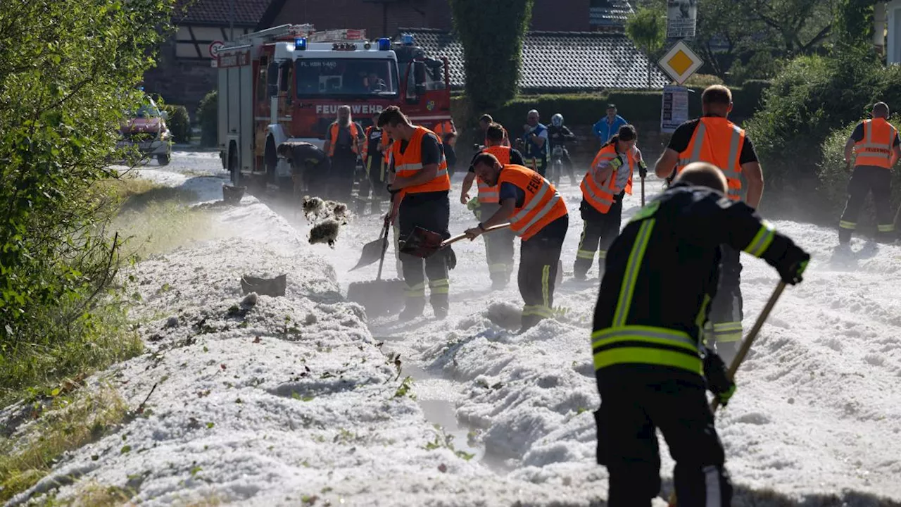 Unwetter und Tornado gestern: Unfälle, Schäden und ein Schwerverletzter