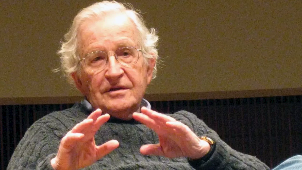 Noam Chomsky, 95 ans, est sorti de l'hôpital, de fausses rumeurs de mort démenties