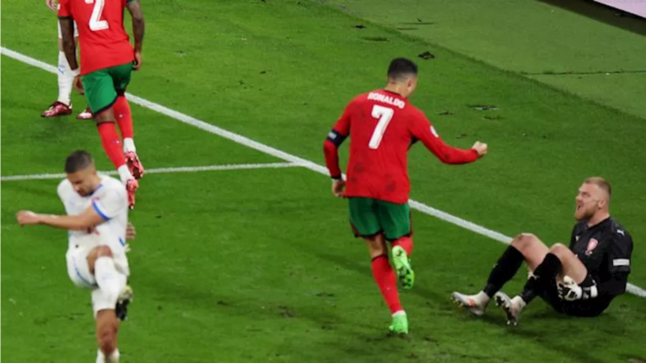 Selain Kiper, Ronaldo Ejek Pemain Ceko Saat Selebrasi Gol Portugal