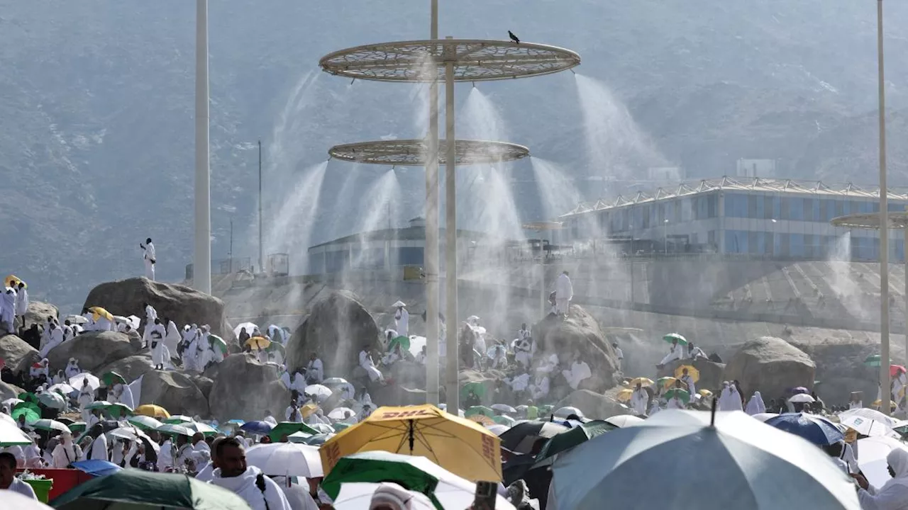 Caldo record fa strage alla Mecca di pellegrini: almeno 550 morti