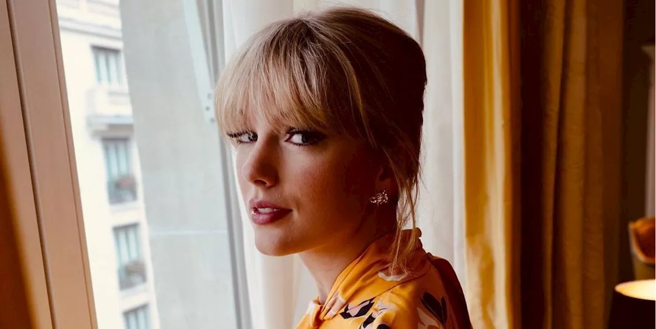 Secondo Taylor Swift la borsa da desiderare nel 2024 è questa rossa di Gucci