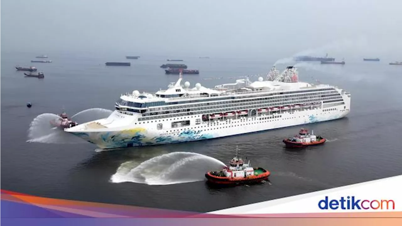 Pelindo Layani Kunjungan Perdana Kapal Resort World One di Tanjung Priok