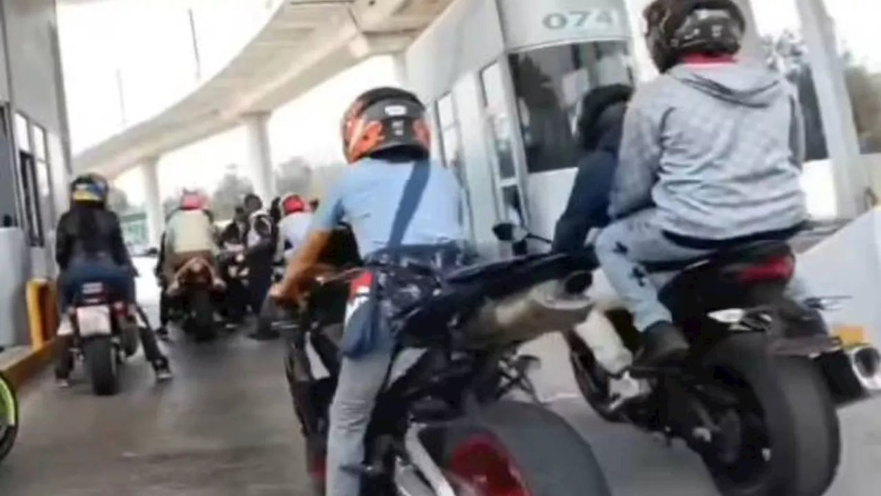 VIDEO: motociclistas llegan en bola a la caseta de Tlalpan y se pasan sin pagar