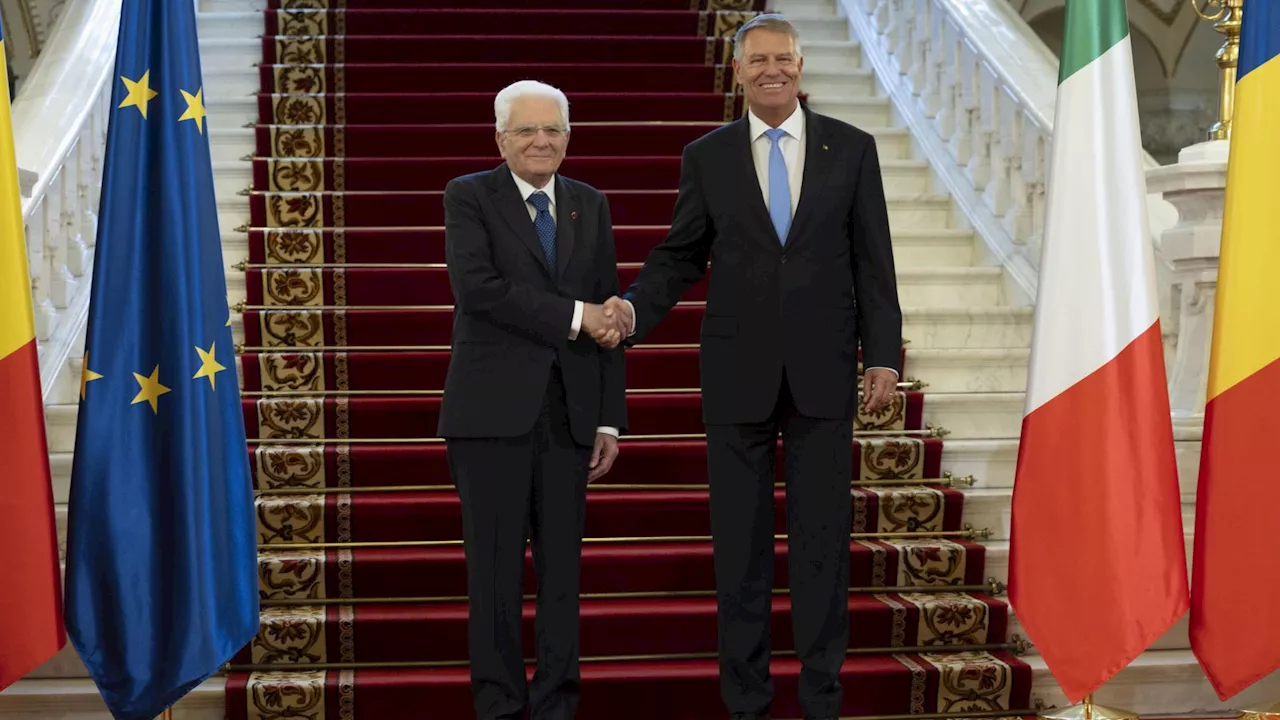 Mattarella in Romania condanna la rissa alla Camera: 'Una scena indecorosa'