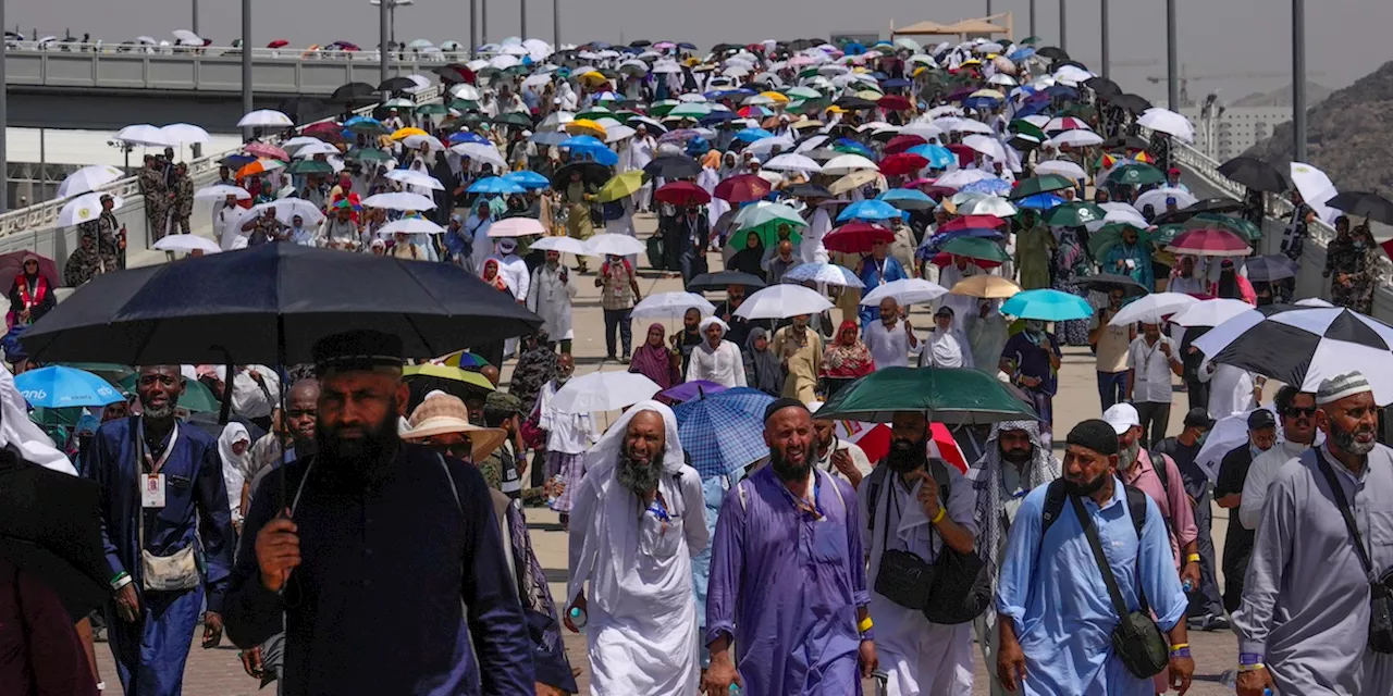 Almeno 500 persone sono morte per il caldo durante il pellegrinaggio alla Mecca