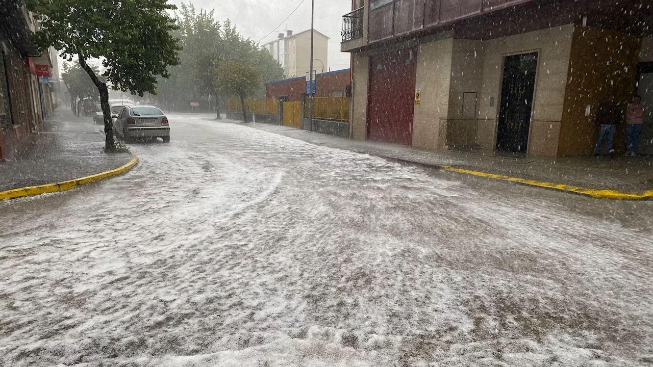 Cae una espectacular tromba de granizo en Trives (Ourense)