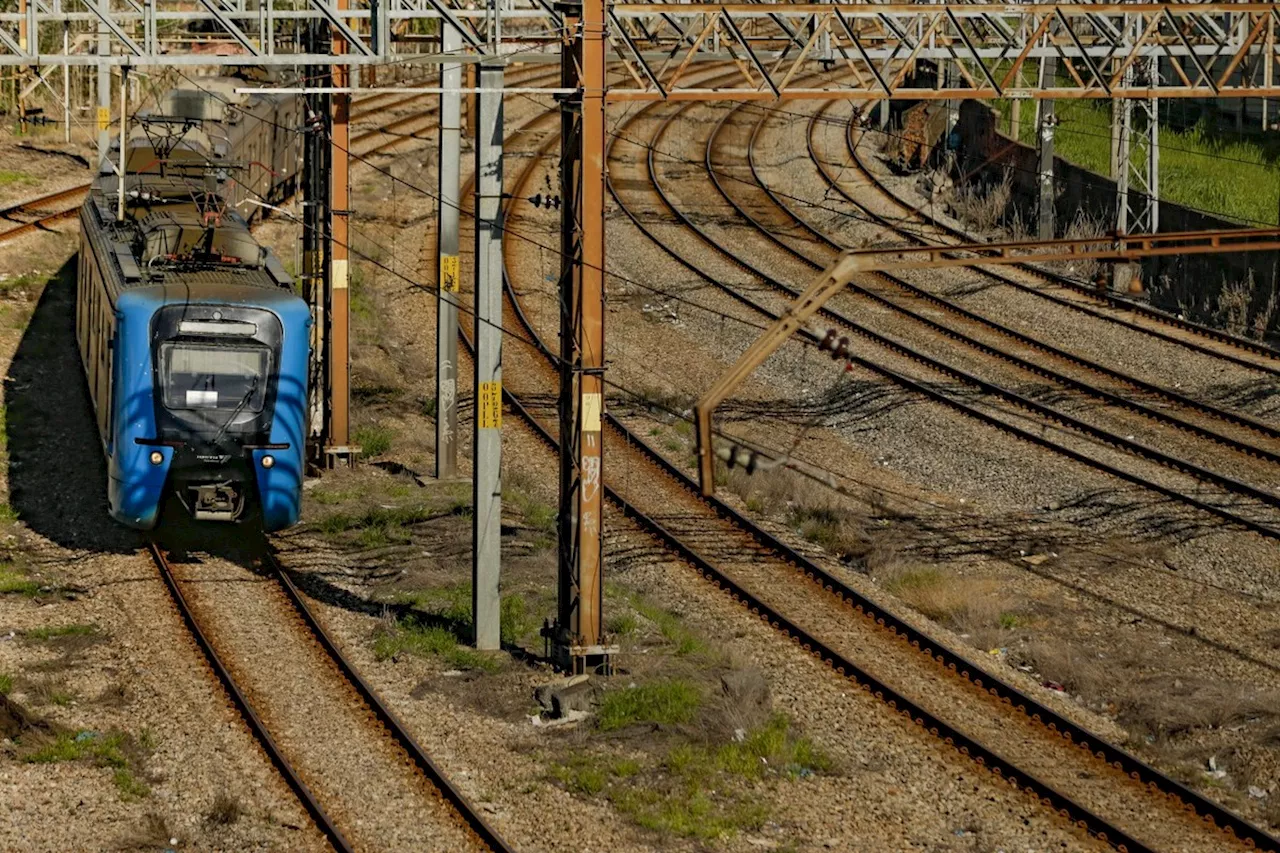 Homem é detido por importunação sexual em trem; ele é suspeito de ejacular na perna de passageira