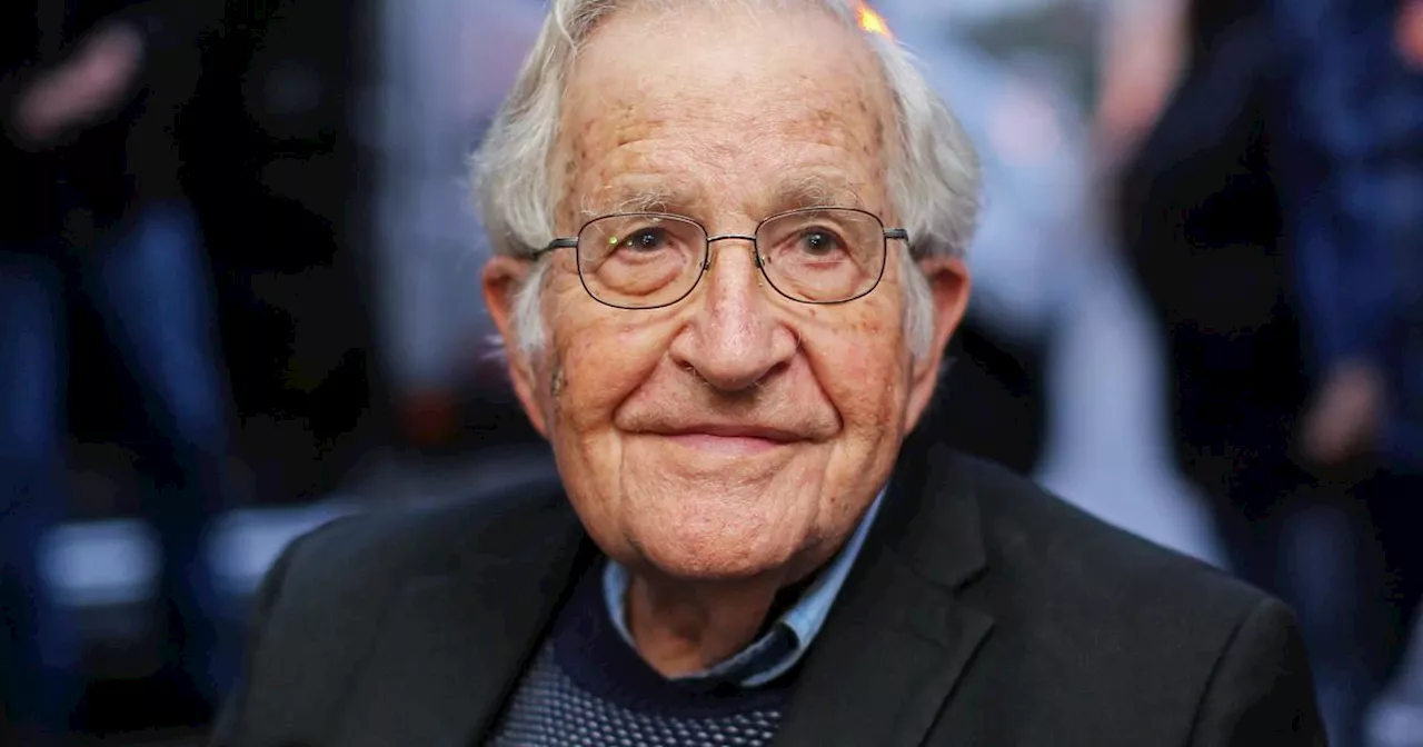 Noam Chomsky sort de l’hôpital après de rumeurs sur son décès démenties par son épouse