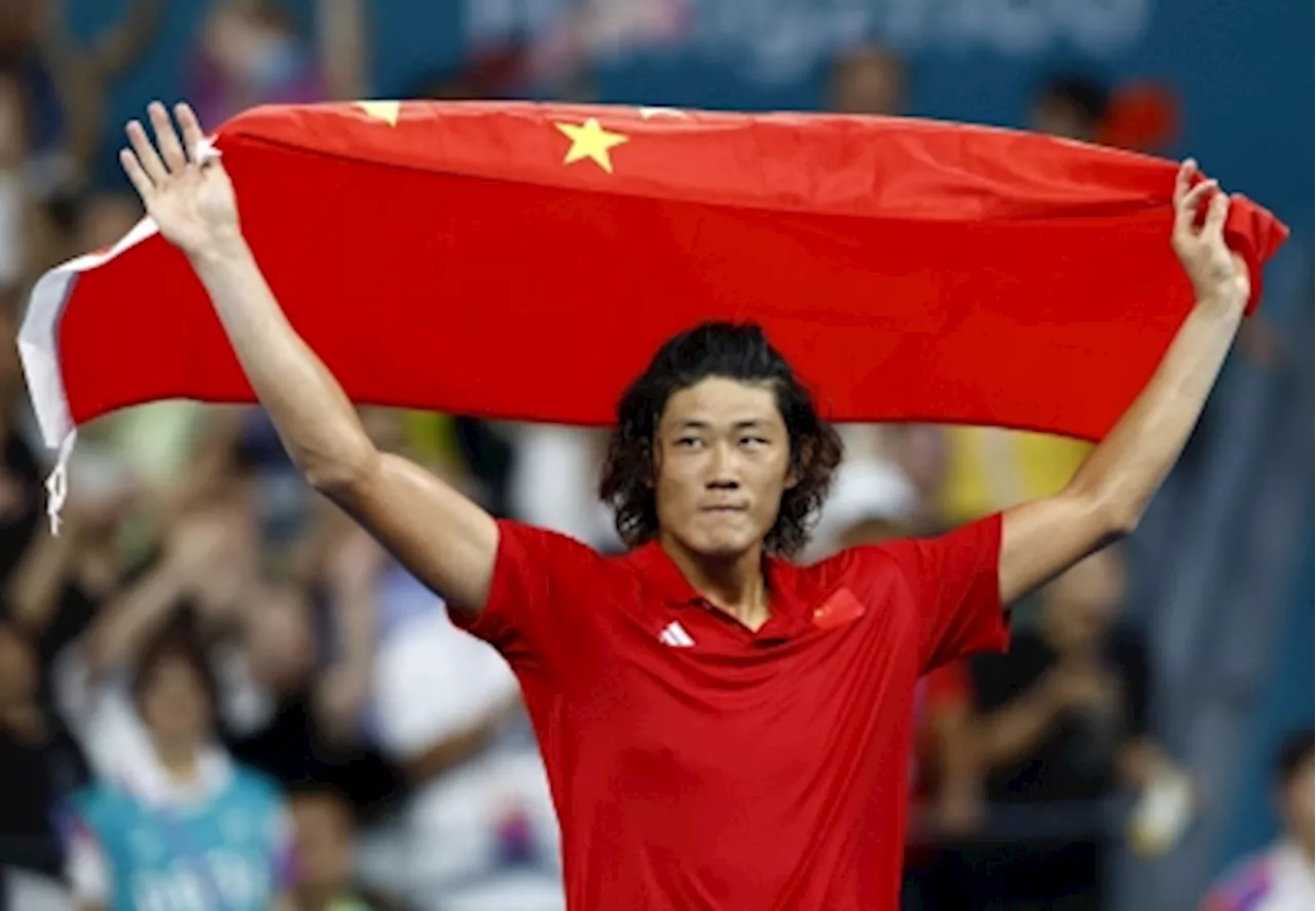 Zhang stuns Medvedev to become first Chinese man in Halle last-eight