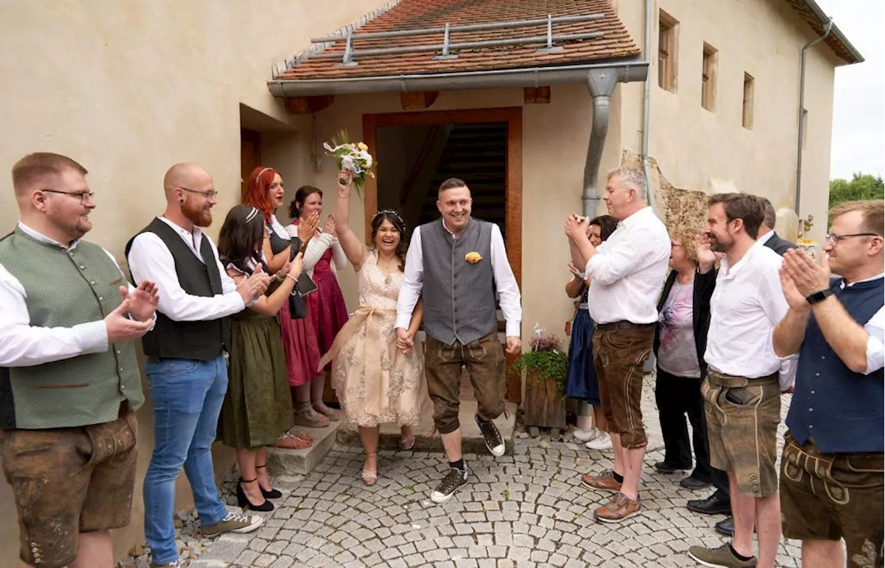 Großer Tag im Wasserschloss Arnschwang: Stefanie und Fabian Dierlmeier haben geheiratet