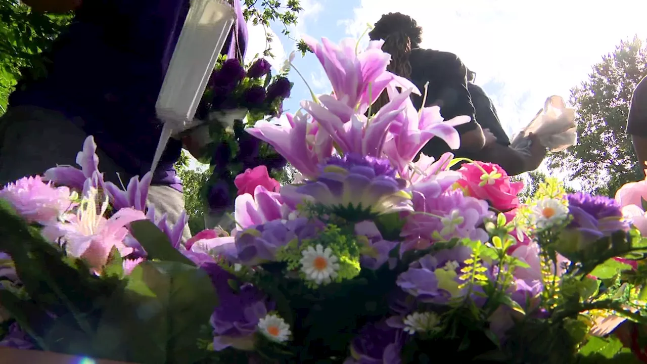 Oak Cliff Cemetery Project volunteers celebrate Juneteenth by giving ancestors ‘their flowers'