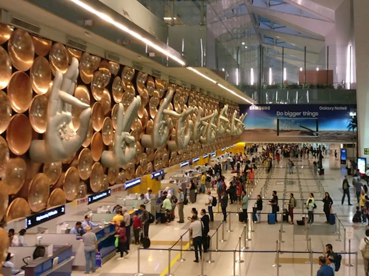 Bomb Threat: कई Airports को बम से उड़ाने की धमकी निकली अफवाह