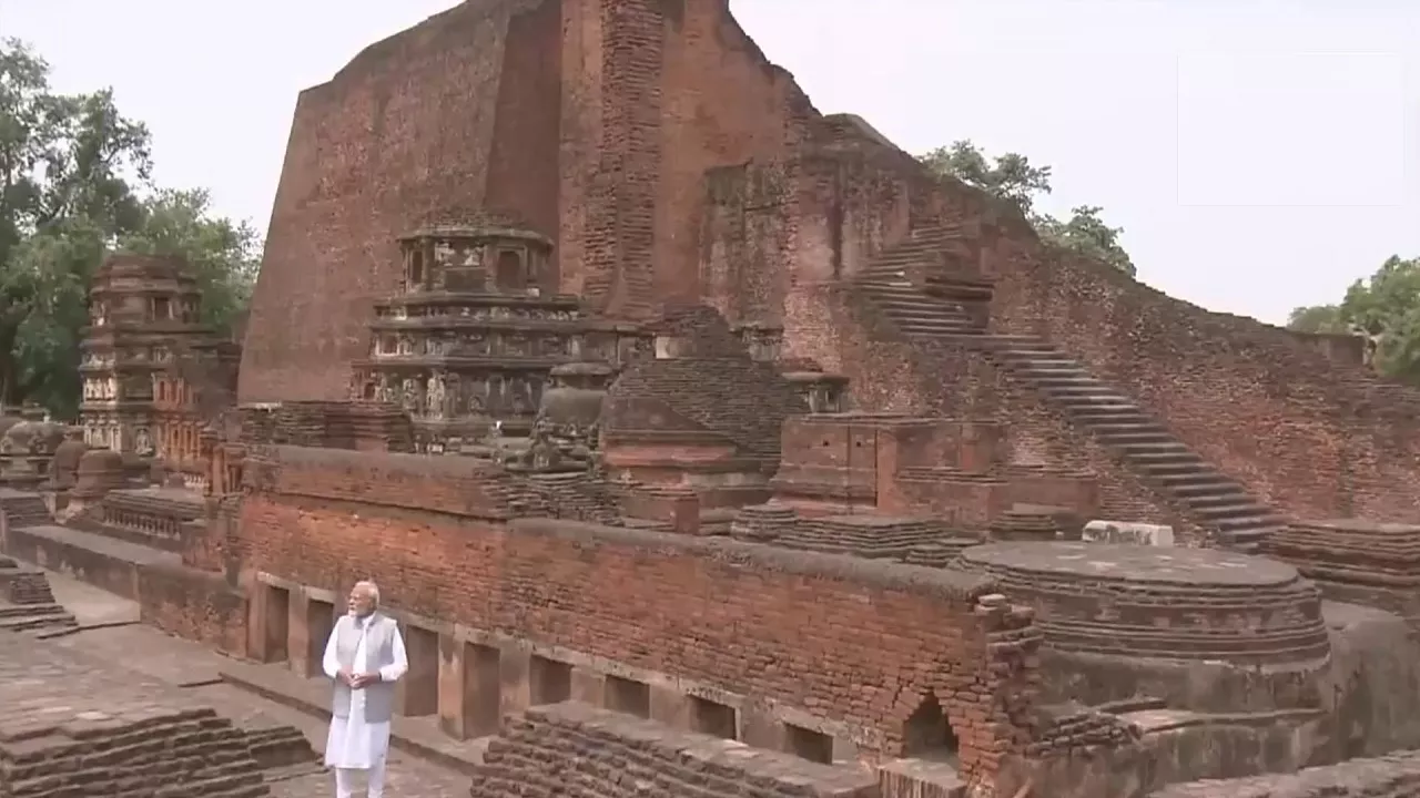 हफ्तों तक आग में जलती रहीं थीं नालंदा की किताबें.. जानें खिलजी ने कैसे यूनिवर्सिटी को किया था तबाह