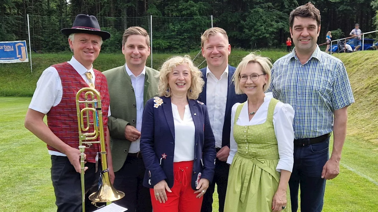 Bei Bezirksmusikfest und Marschmusikbewertung spielten 500 Musiker