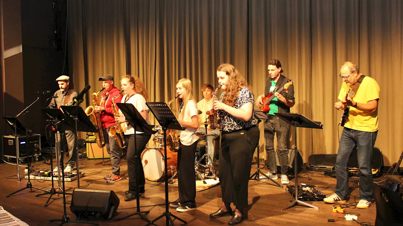 Schwungvoller Rock- & Pop-Abend im Plenkersaal Waidhofen/Ybbs