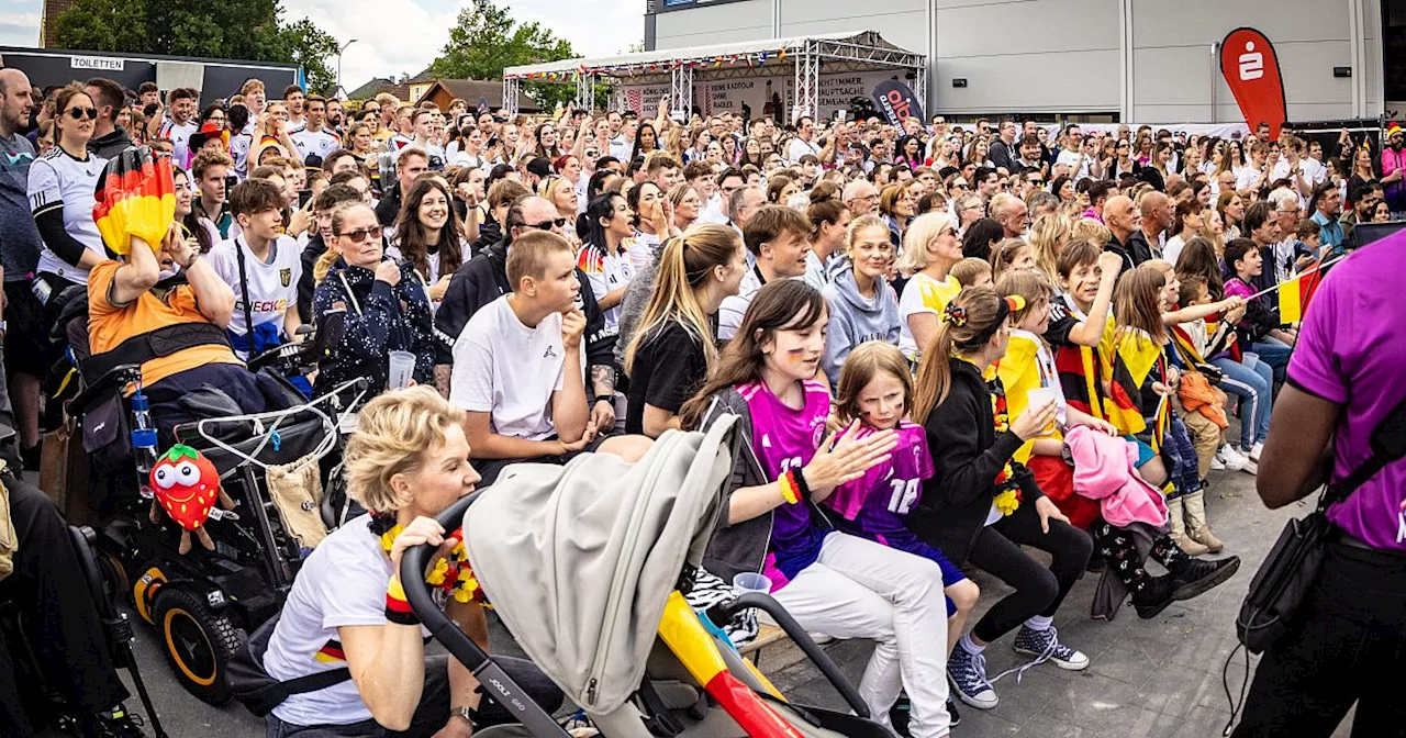 Mit vielen Fotos: So feiert Bielefeld den Sieg der Nationalmannschaft gegen Ungarn