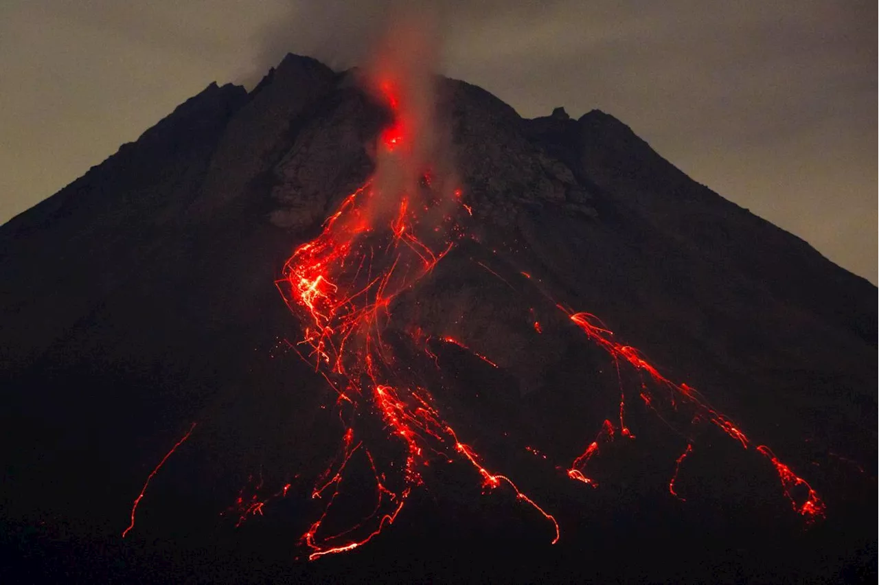 Mt Merapi on Java island emits lava, pyroclastic flow, reaching 1.5km