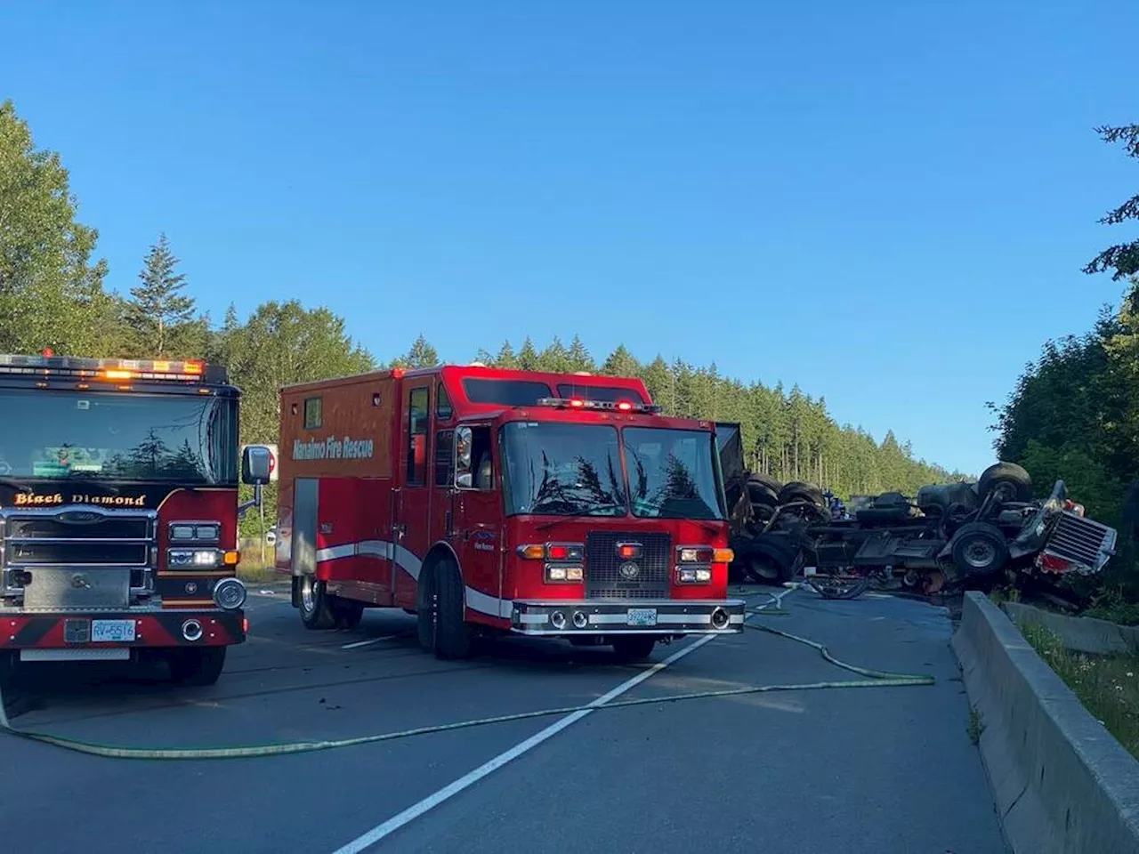 One person airlifted to hospital after Nanaimo crash closes Highway 19