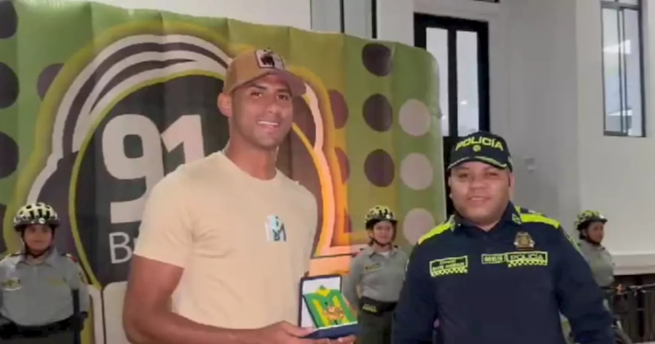 Devuelven la medalla a jugador del Atlético Bucaramanga Carlos Henao, robada por un aficionado