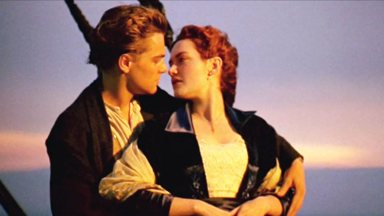 «Titanic» : Kate Winslet raconte le tournage chaotique de la scène du baiser entre Jack et Rose