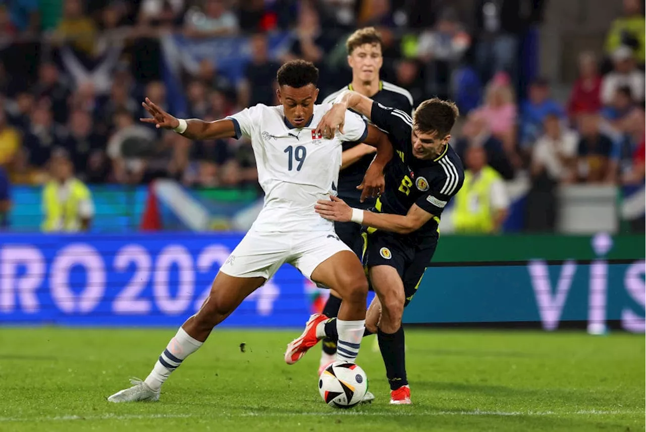 Suiza aplazó su clasificación a octavos de la Eurocopa tras empatar 1-1 con Escocia