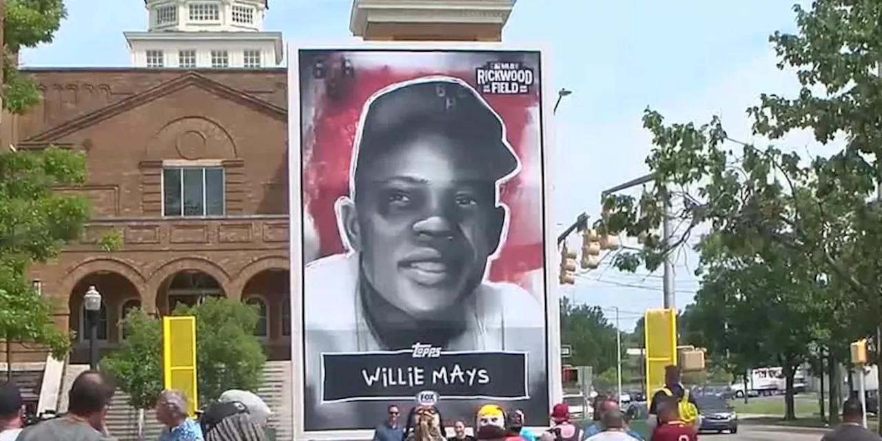 A giant baseball card was made for Willie Mays before his death