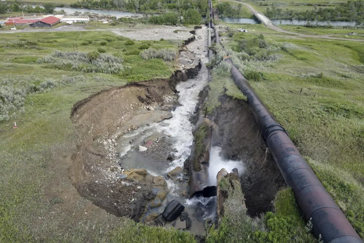 Montana canal pipe splits open, flooding area and threatening local farming industry, 1 city's water