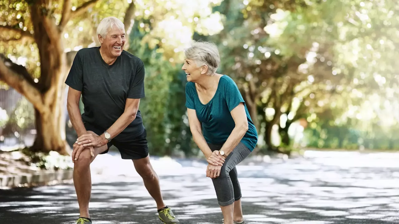 La 'Caminata de Gloria', el sencillo ejercicio para mantenerte en forma después de los 50 años